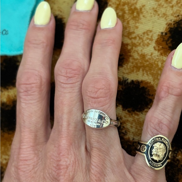 Tiffany & Co. VINTAGE perfect condition Sterling Silver Oval Signet Ring - Picture 4 of 7